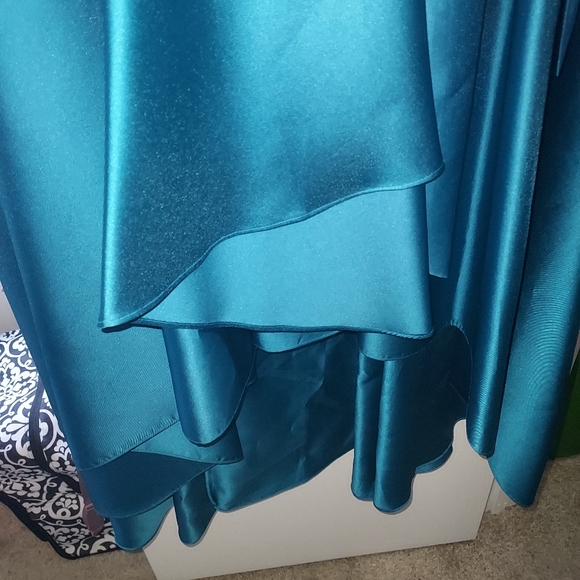 High low black and teal gown - Picture 3 of 6